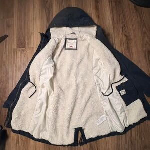 Abercrombie and Fitch navy blue parka with white fur lining #parka 0082